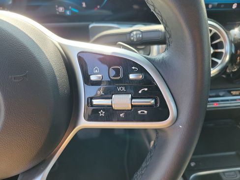 Used 2021 Mercedes-Benz GLB 250 GLB 250 image 20