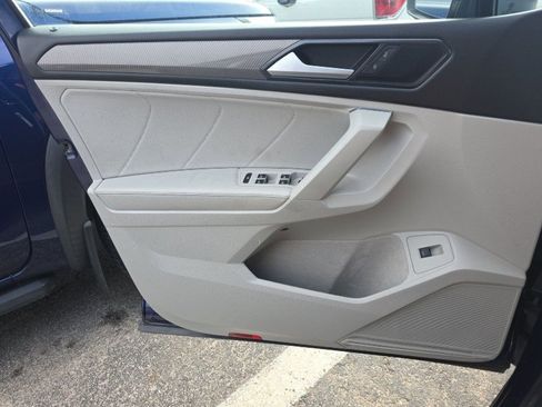 Used 2022 Volkswagen Tiguan SE image 15