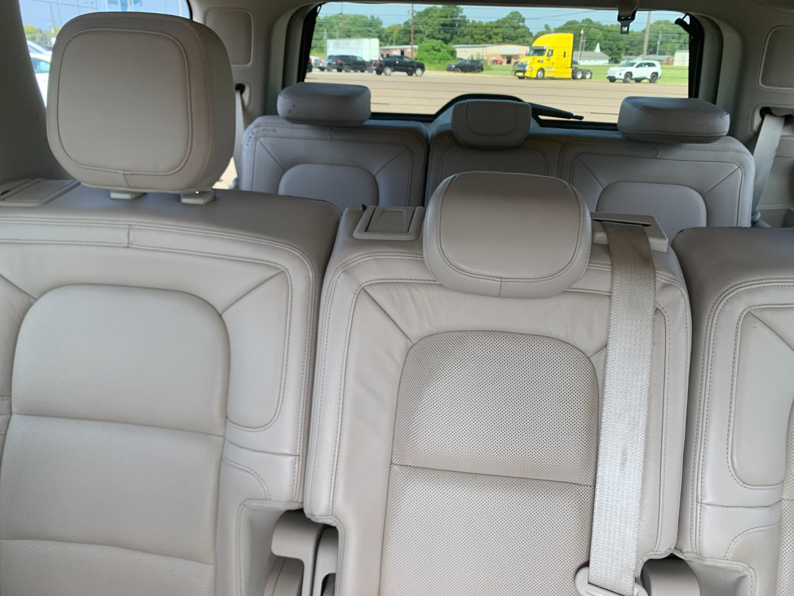 Used 2021 Lincoln Navigator Reserve w/ Luxury Package AWD/4WD image 19