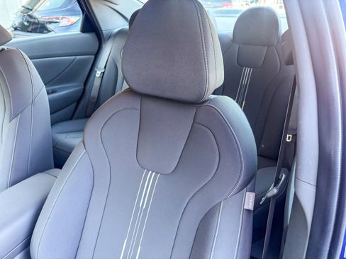 Used 2023 Hyundai Elantra Blue image 25
