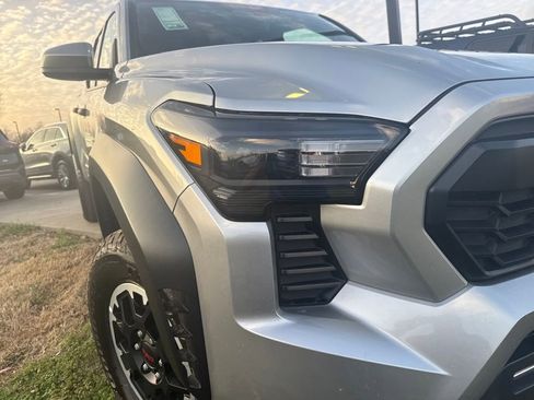 Used 2024 Toyota Tacoma TRD Off-Road image 37