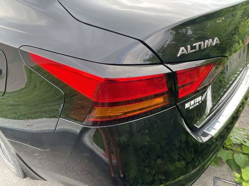 Used 2023 Nissan Altima 2.5 SV FWD image 6