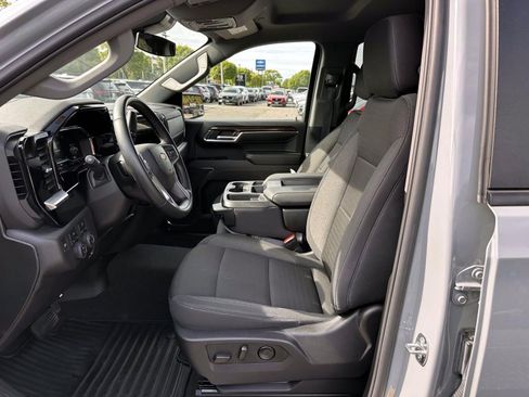 Used 2024 Chevrolet Silverado 1500 LT AWD/4WD image 11