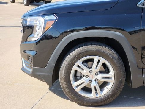 Used 2022 GMC Terrain SLE w/ Driver Convenience Package AWD/4WD image 12