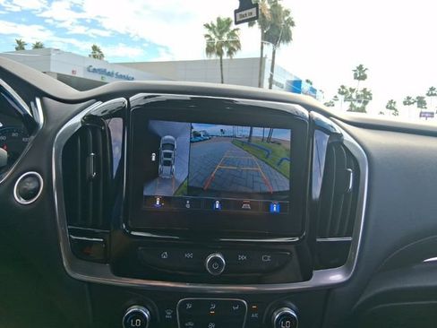 Used 2022 Chevrolet Traverse RS FWD image 13