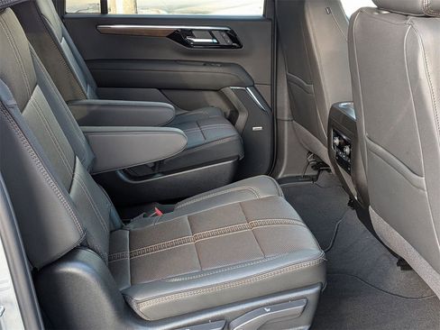 New 2026 Chevrolet Suburban High Country image 23