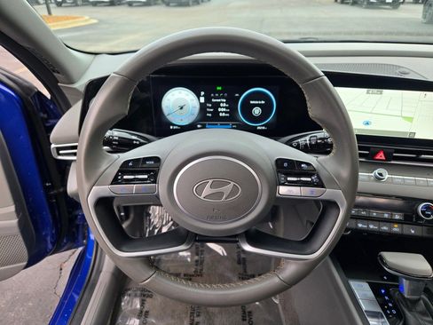 Used 2025 Hyundai Elantra SEL image 30