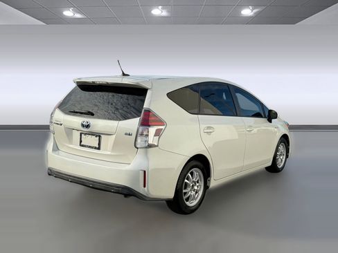 Used 2017 Toyota Prius V Three image 9