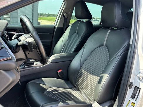 Used 2023 Toyota Camry SE FWD image 6