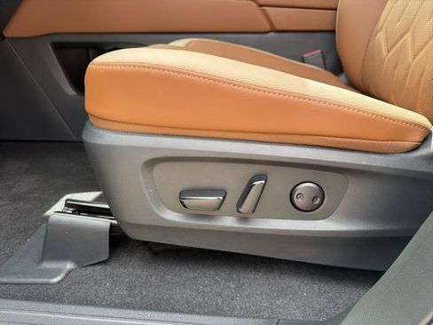 New 2026 Nissan Pathfinder Platinum image 10