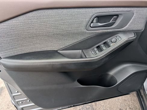 Used 2021 Nissan Rogue S image 20