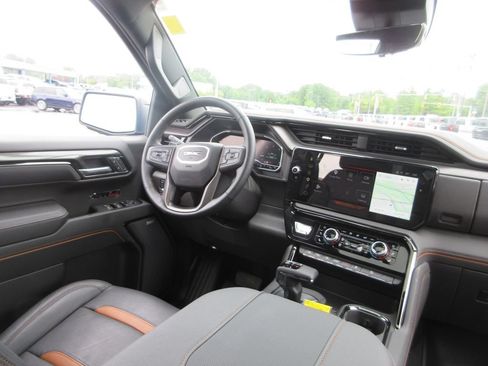 Certified 2025 GMC Sierra 1500 AT4 w/ AT4 Premium Package AWD/4WD image 29