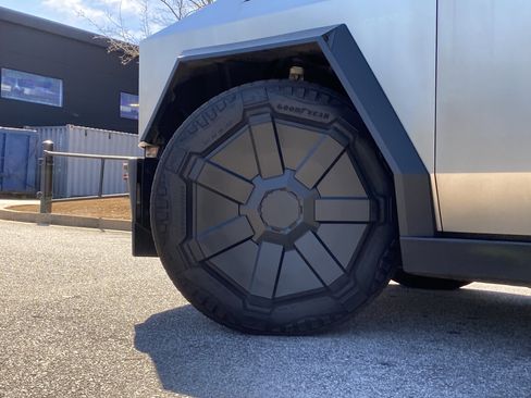 Used 2024 Tesla Cybertruck AWD Crew Cab image 17