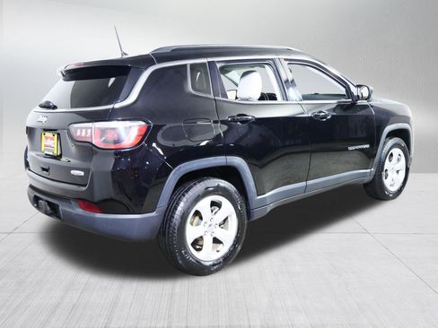 Used 2017 Jeep Compass Latitude w/ Cold Weather Group AWD/4WD image 7