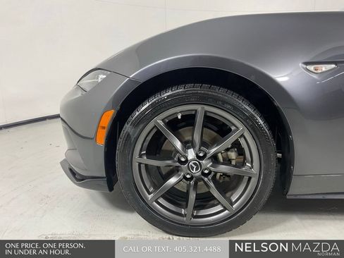 Used 2018 MAZDA MX-5 Miata Club RWD image 10