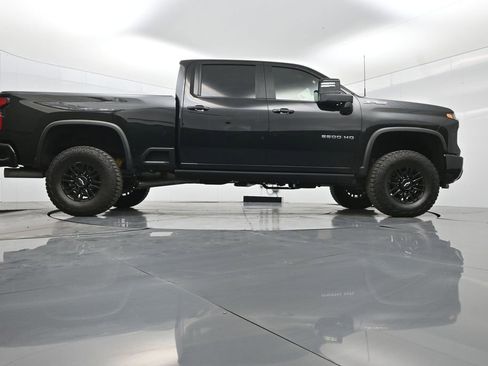 Used 2025 Chevrolet Silverado 2500 ZR2 w/ Technology Package image 53