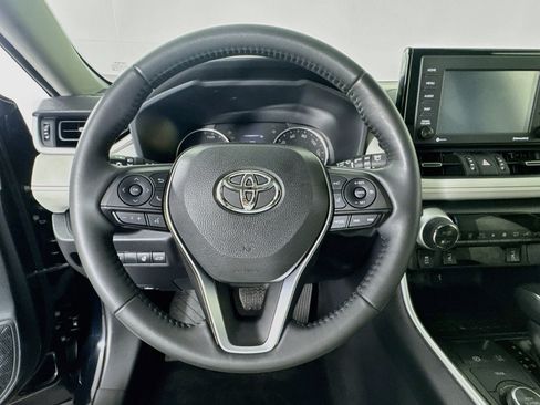 Certified 2022 Toyota RAV4 XLE Premium AWD/4WD image 11