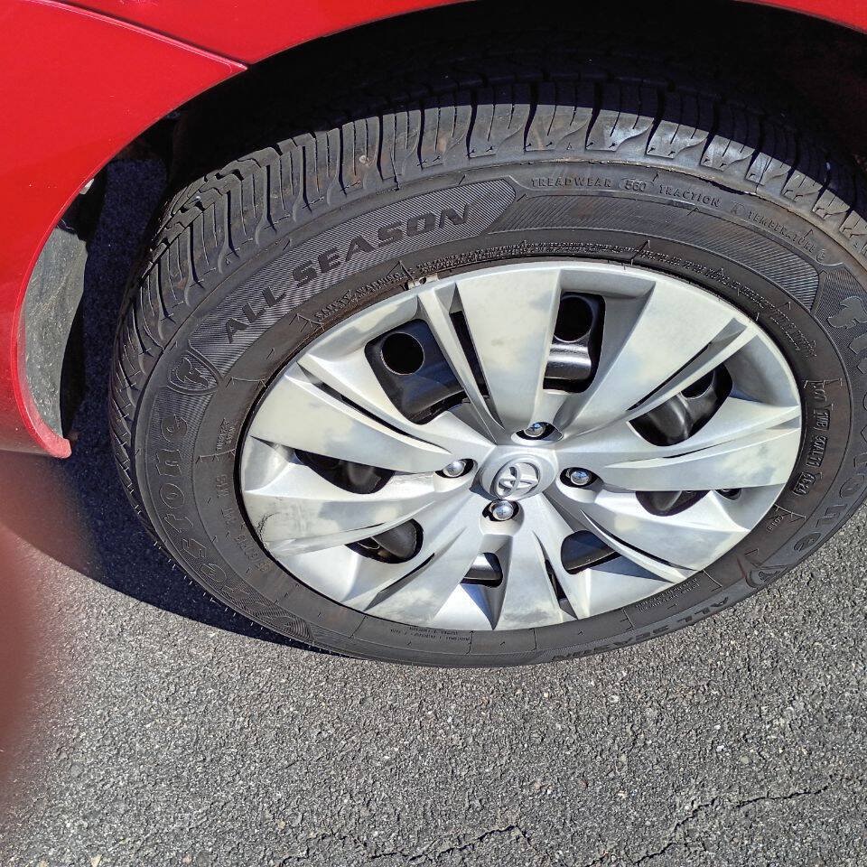 Used 2011 Toyota Yaris Sedan w/ PWR Pkg w/Steel Wheels FWD image 29