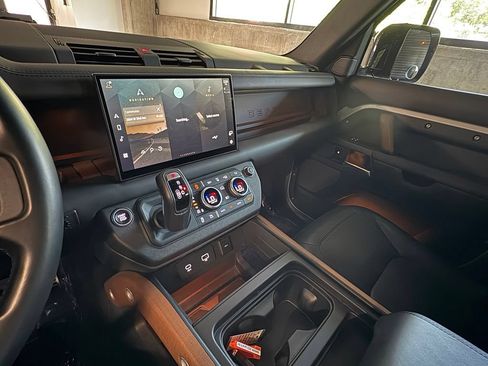 Used 2022 Land Rover Defender 110 X AWD/4WD image 28
