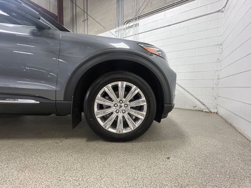 Used 2023 Ford Explorer Limited AWD/4WD image 32