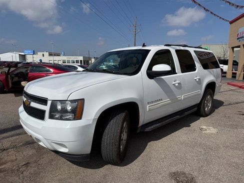 Used 2014 Chevrolet Suburban LT w/ Luxury Package image 2