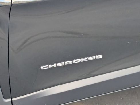 Used 2020 Jeep Cherokee Limited AWD/4WD image 12