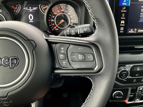 Used 2025 Jeep Wrangler Unlimited Sport AWD/4WD image 12