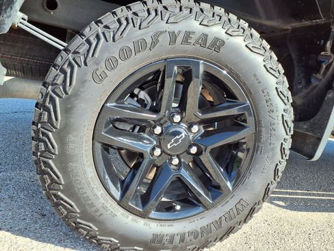 Used 2025 Chevrolet Silverado 1500 Custom Trail Boss AWD/4WD image 46