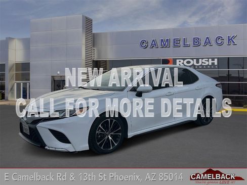 Used 2020 Toyota Camry SE image 1