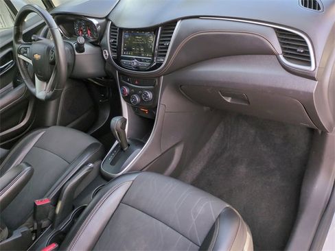 Certified 2019 Chevrolet Trax LT w/ LT Convenience Package image 27