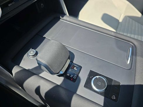 Used 2025 Land Rover Discovery S AWD/4WD image 27