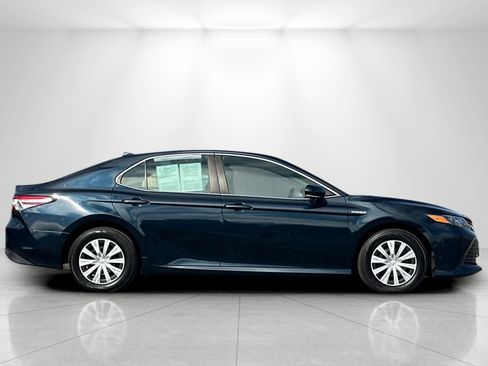 Used 2020 Toyota Camry LE w/ Fleet Convenience Package FWD image 2