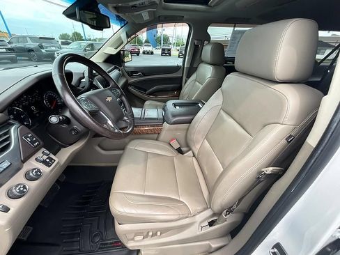 Used 2017 Chevrolet Suburban Premier AWD/4WD image 4