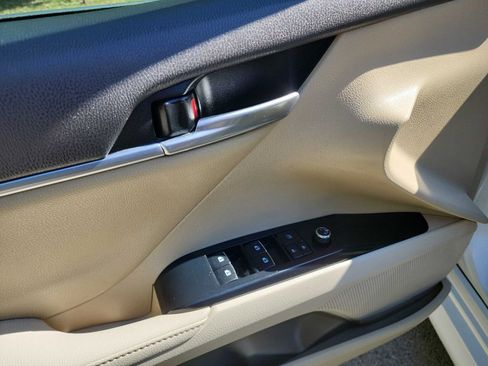 Used 2019 Toyota Camry XSE image 12