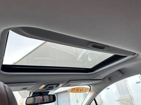 Used 2025 Toyota Sienna XLE image 11