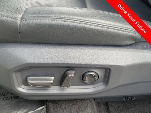 Used 2025 Toyota Tundra Limited AWD/4WD image 19
