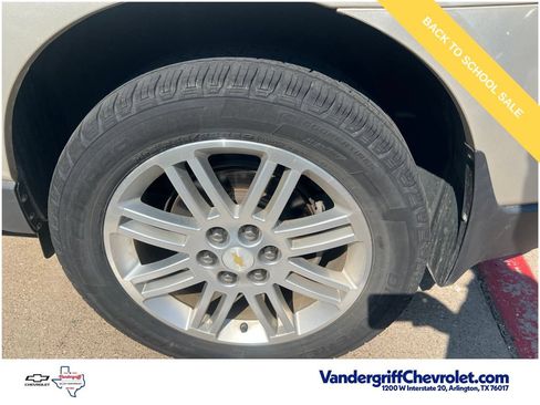Used 2015 Chevrolet Traverse LT w/ Style and Technology Package FWD image 11