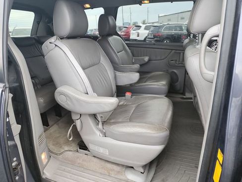 Used 2009 Toyota Sienna XLE image 22