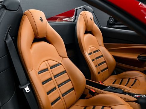 Used 2021 Ferrari F8 Tributo RWD image 38