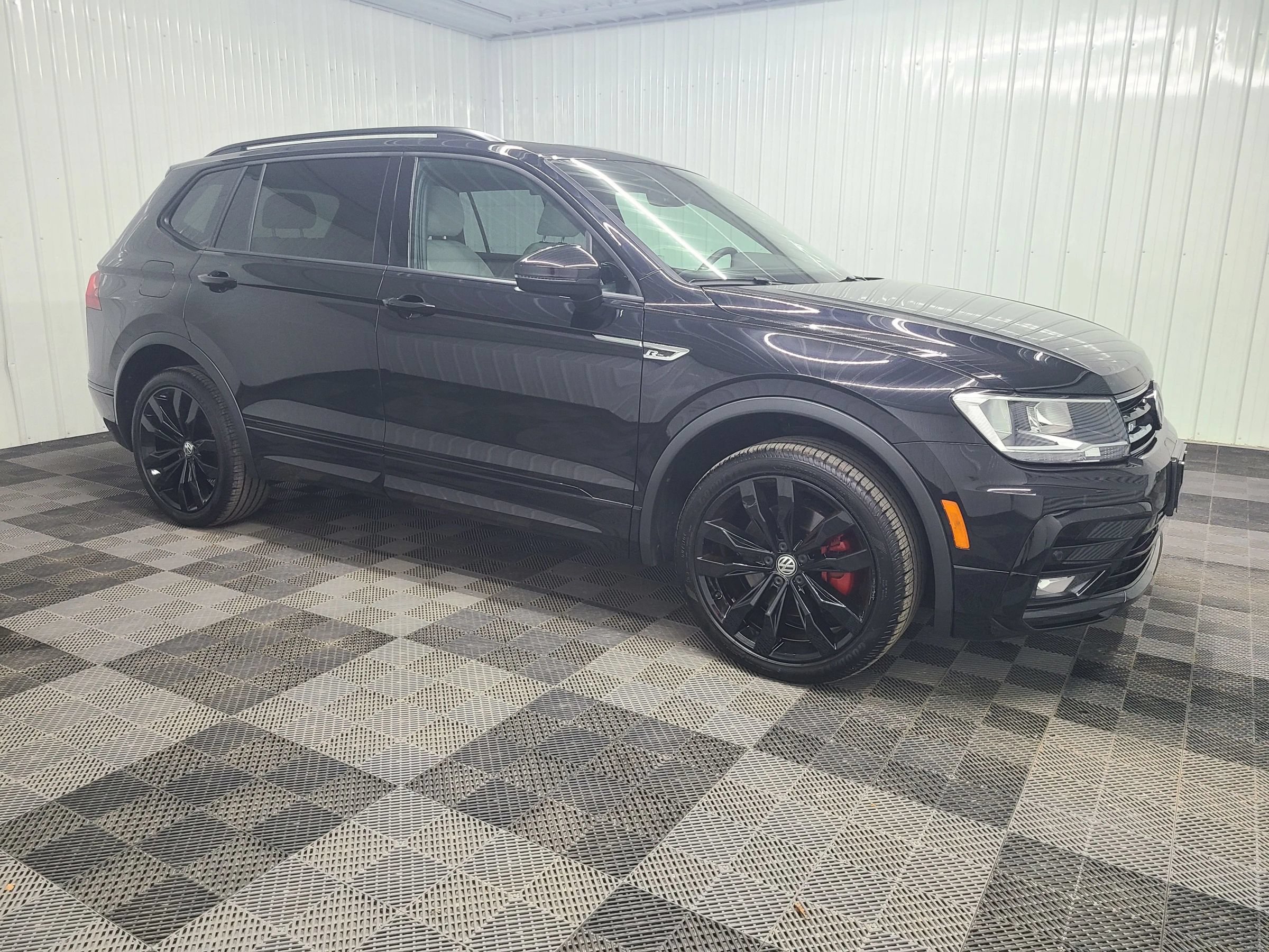 Used 2021 Volkswagen Tiguan SE R-Line AWD/4WD image 1