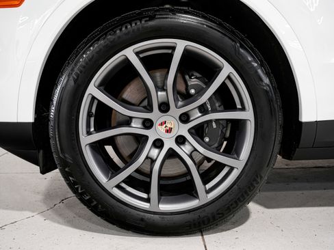 Used 2024 Porsche Cayenne w/ Premium Package Plus image 52