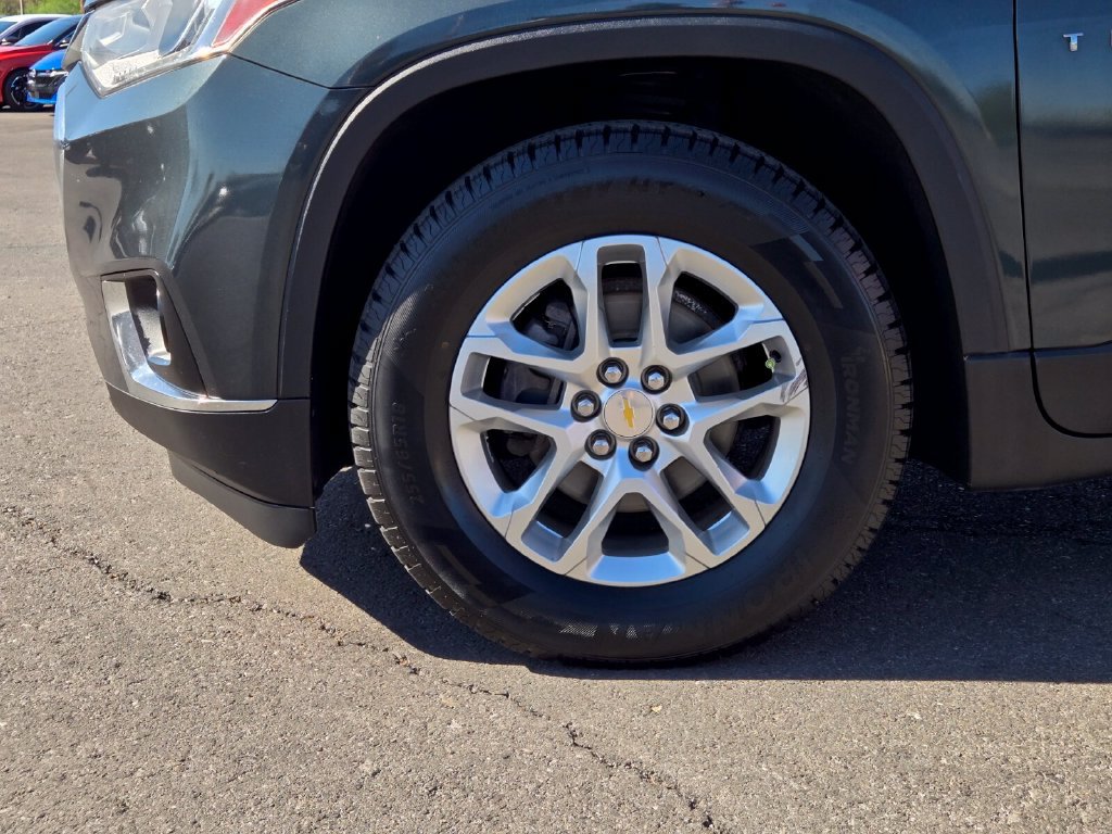 Used 2020 Chevrolet Traverse LT w/ Driver Confidence II Package AWD/4WD image 9