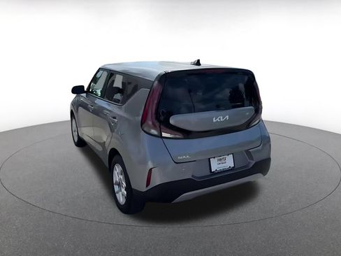 Used 2025 Kia Soul LX w/ LX Technology Package FWD image 11
