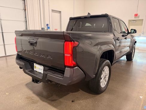 Used 2025 Toyota Tacoma SR5 AWD/4WD image 5