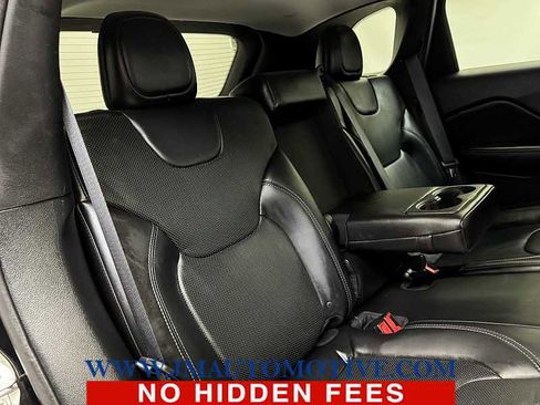 Used 2019 Jeep Cherokee Limited image 18