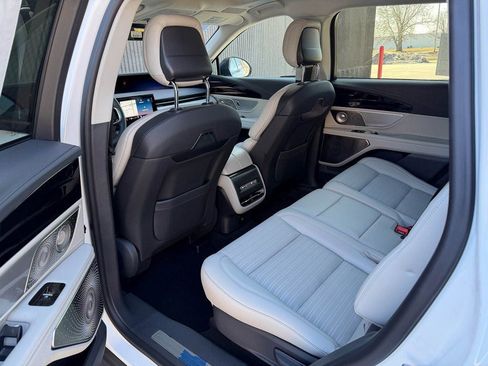 New 2026 Lincoln Nautilus Reserve image 19