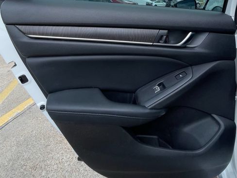 Used 2018 Honda Accord Touring image 33