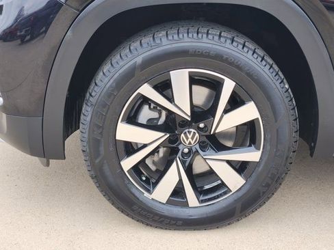 Used 2022 Volkswagen Atlas Cross Sport SE image 17