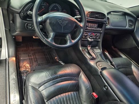 Used 1998 Chevrolet Corvette Coupe w/ Roof Pkg RWD image 8