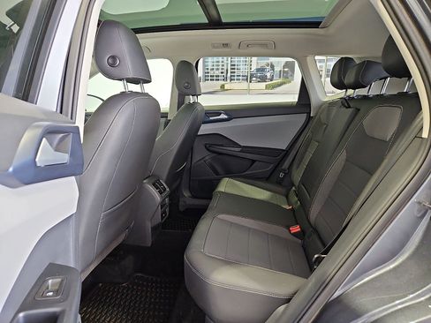 Used 2024 Volkswagen Taos SE w/ Panoramic Sunroof Package FWD image 13